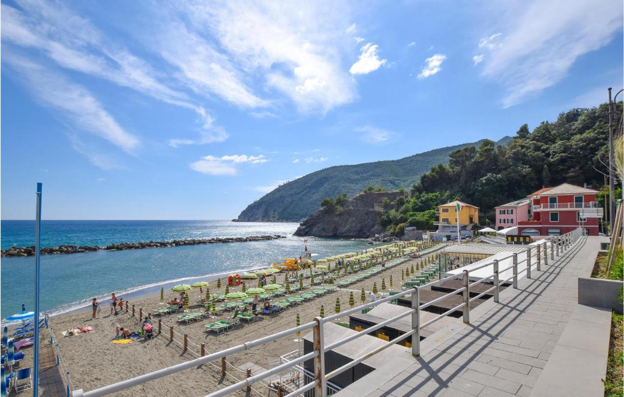2 Bedroom Stunning Apartment In Moneglia Exterior foto