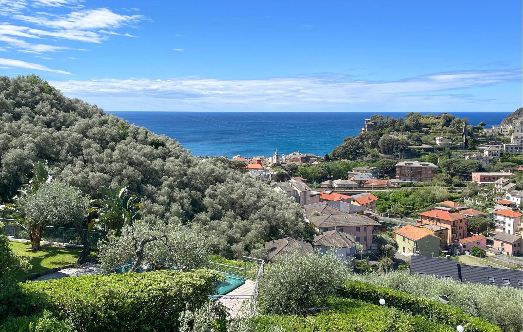 2 Bedroom Stunning Apartment In Moneglia Exterior foto