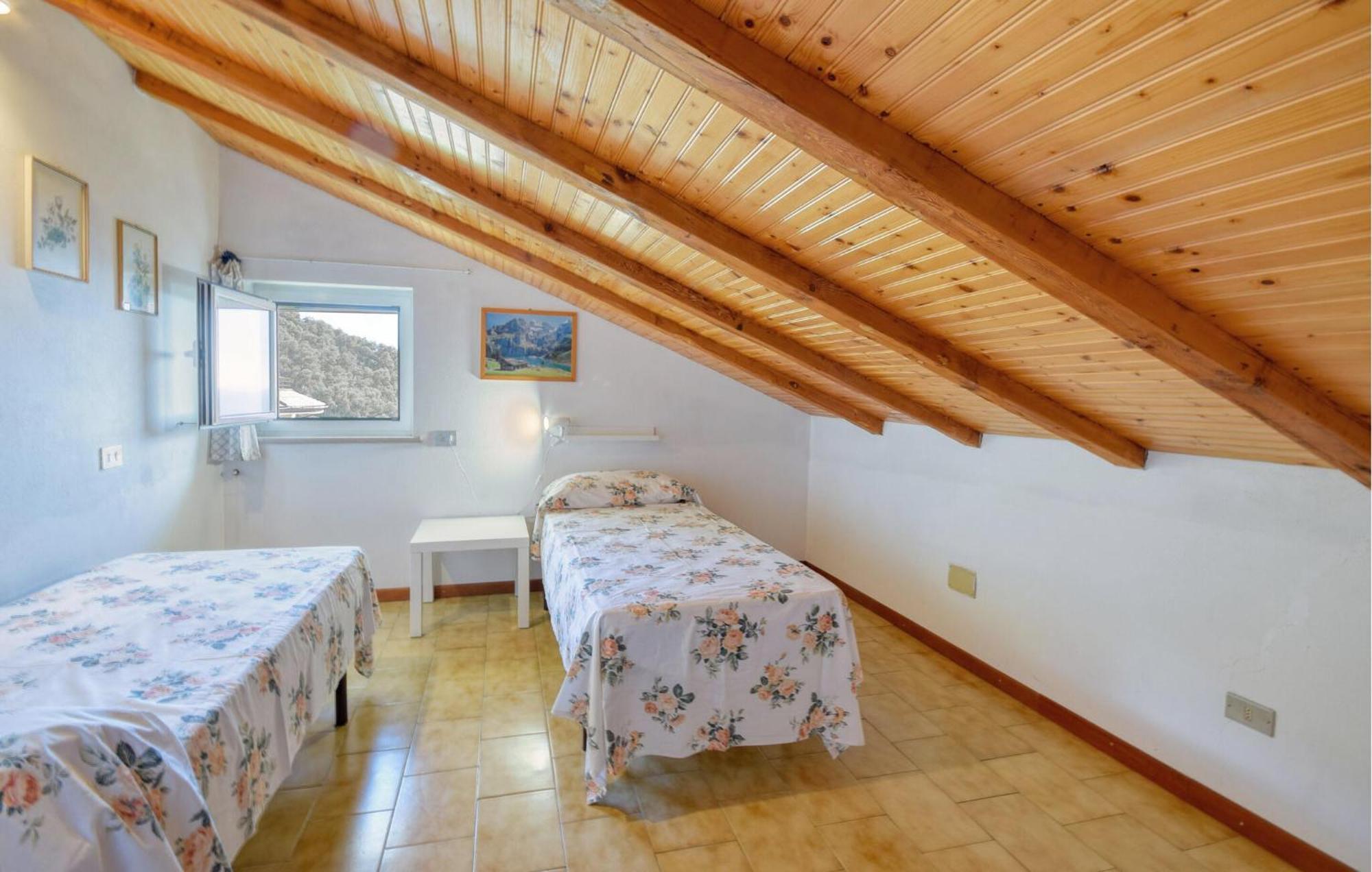 2 Bedroom Stunning Apartment In Moneglia Exterior foto
