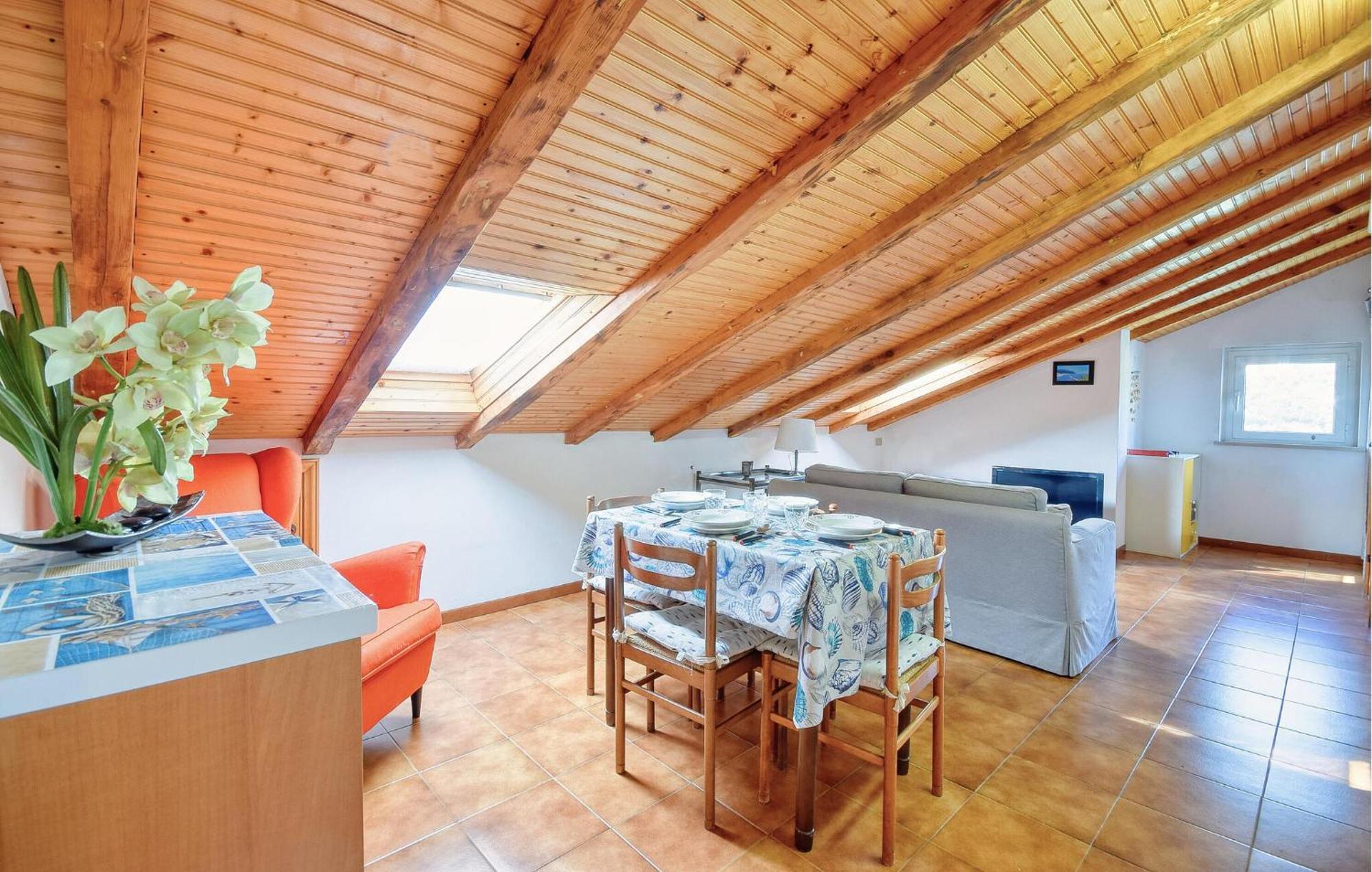 2 Bedroom Stunning Apartment In Moneglia Exterior foto