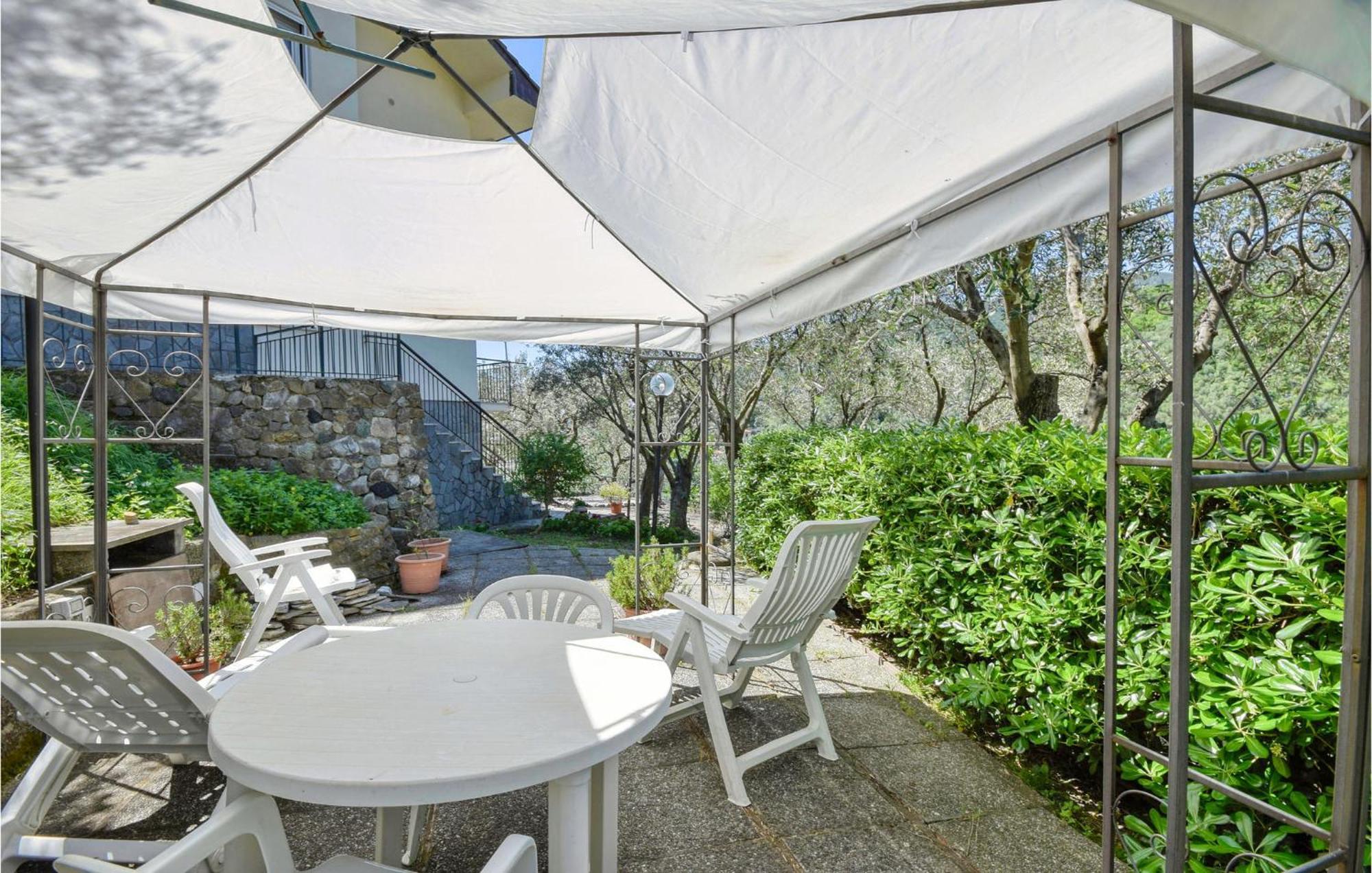 2 Bedroom Stunning Apartment In Moneglia Exterior foto