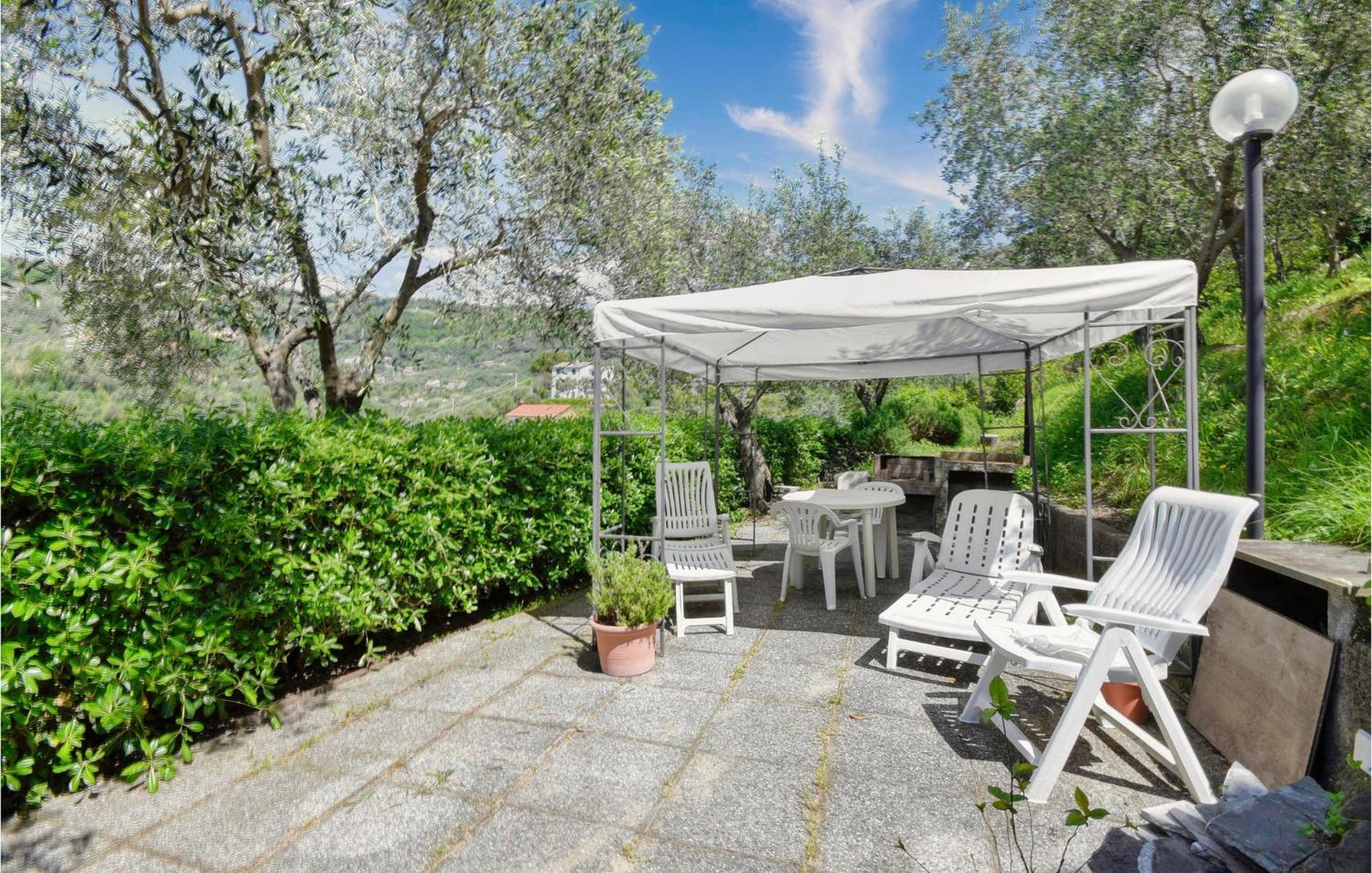 2 Bedroom Stunning Apartment In Moneglia Exterior foto